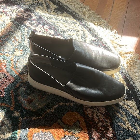 Vince Black Leather Slide Ons - Picture 2 of 6